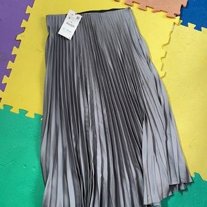 Are midi pleated skirt